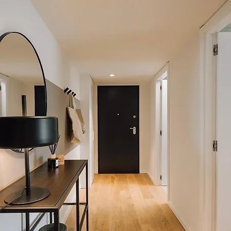 Almeirim - 2 Bedroom And Balcony In Areeiro * Лісабон