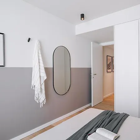 Almeirim - 2 Bedroom And Balcony In Areeiro *